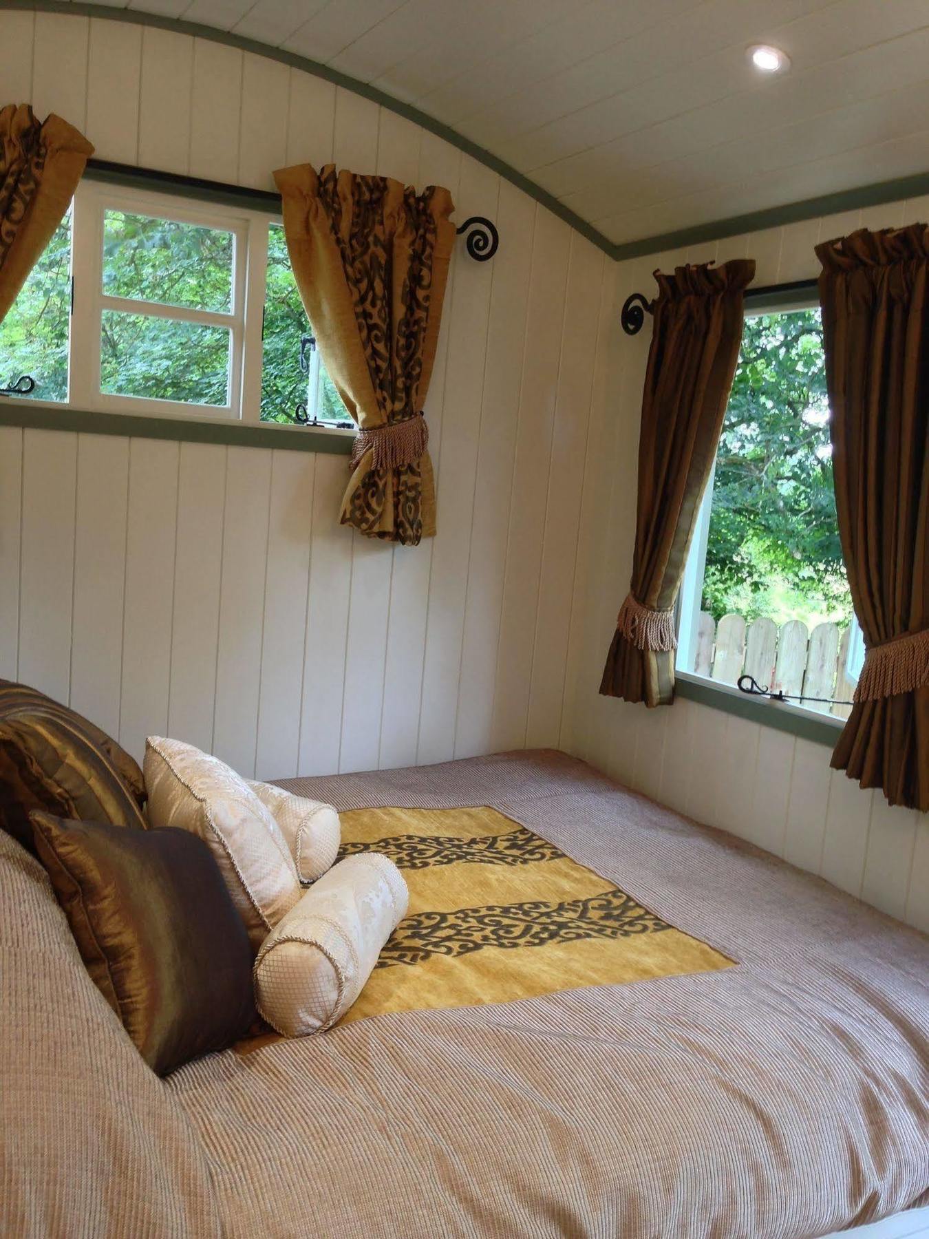 Posh Huts Farmstay Falstone Ngoại thất bức ảnh